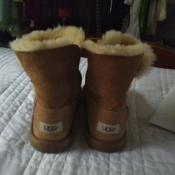 UGGs boots - Picture 3 of 4